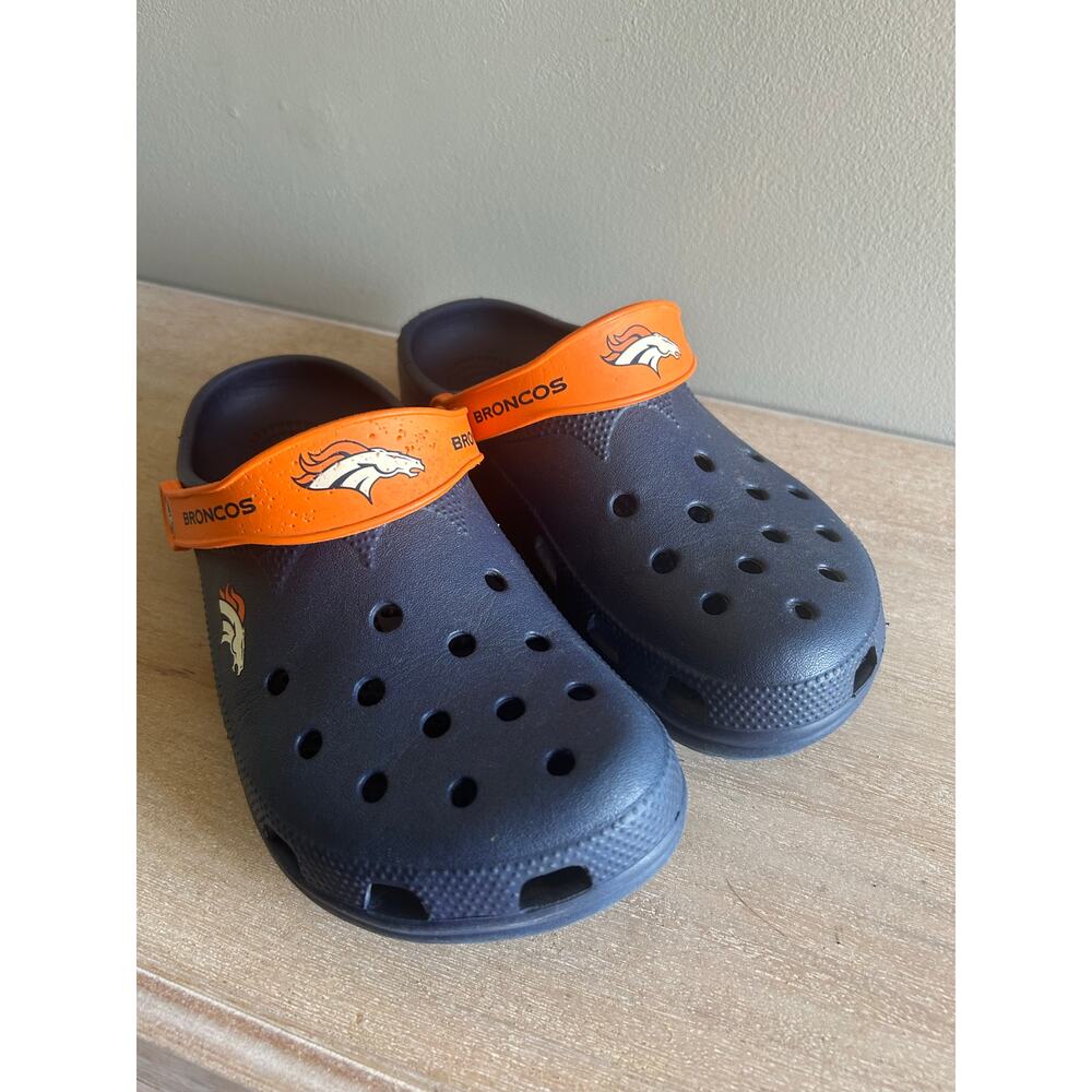 Denver Broncos crocs size 8-9 Women or 6–7 men - Picture 3 of 8